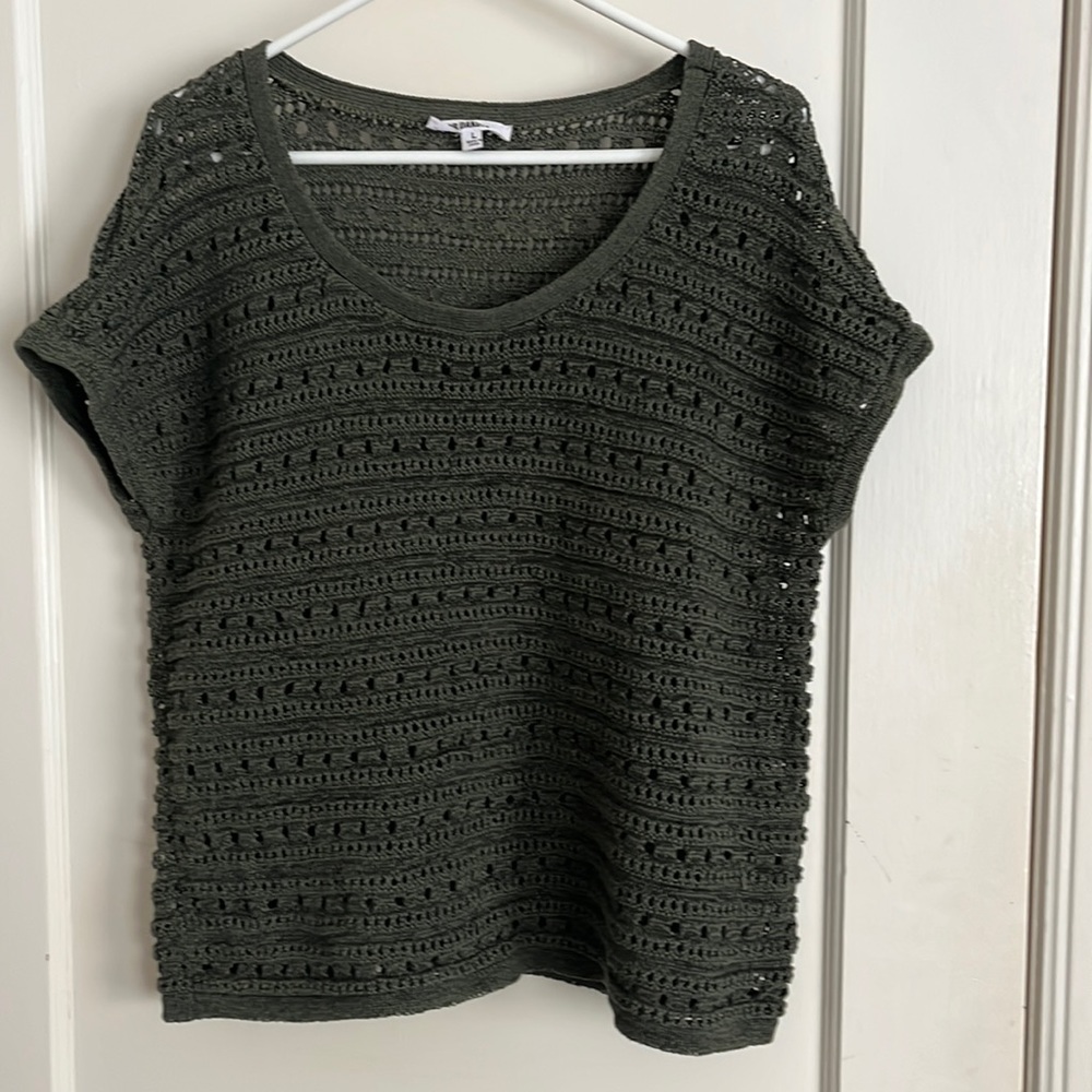 Stylish BB Dakota Forest Green Knit Sweater - Size Large - Perfect for Fall!
